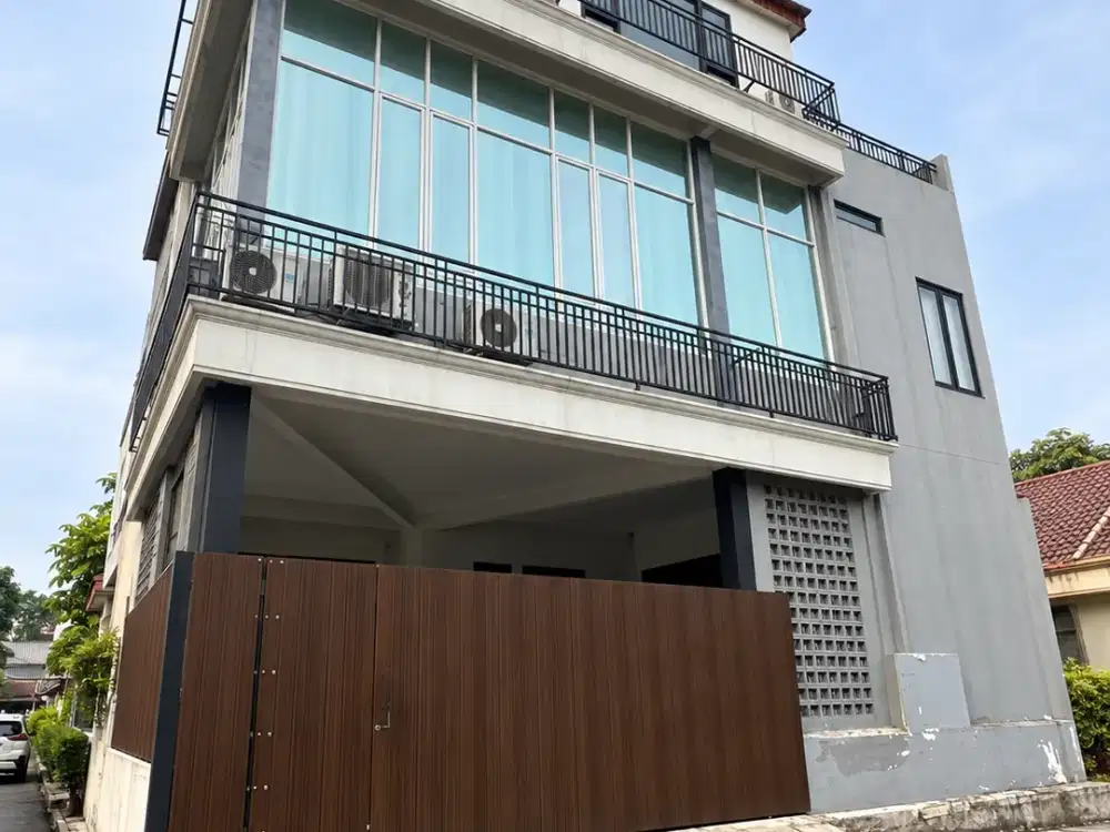 RUMAH MEWAH FULLY FURNISHED HOEK  DEKAT MALL KELAPA GADING