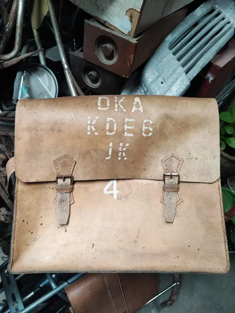 Tas Selempang Kulit Asli Vintage / Tas Kantor Kulit Kode DKA KDE6 JK