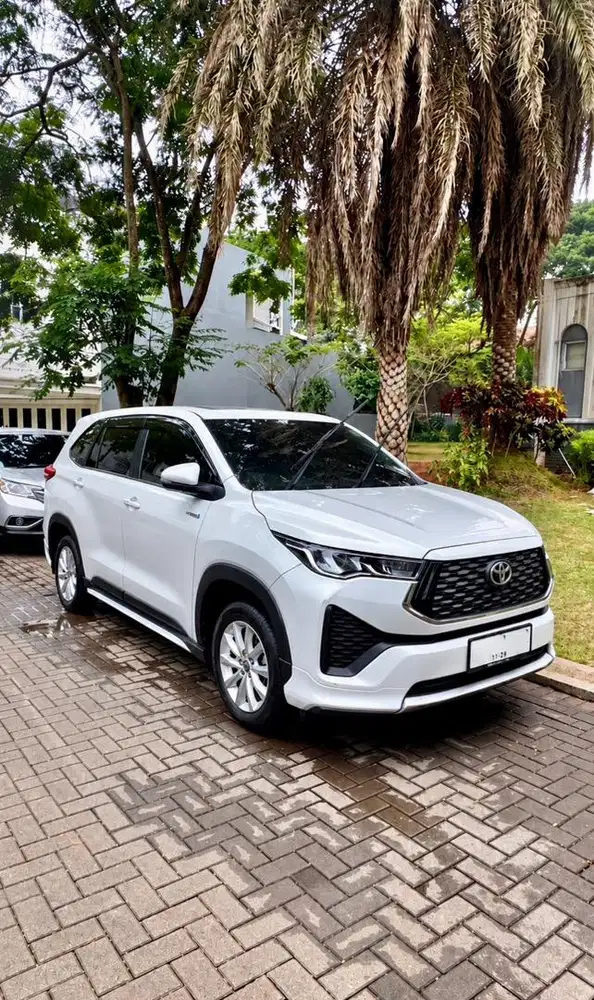 INNOVA ZENIX V HYBRID MODELISTA 2024 KM 36 RB