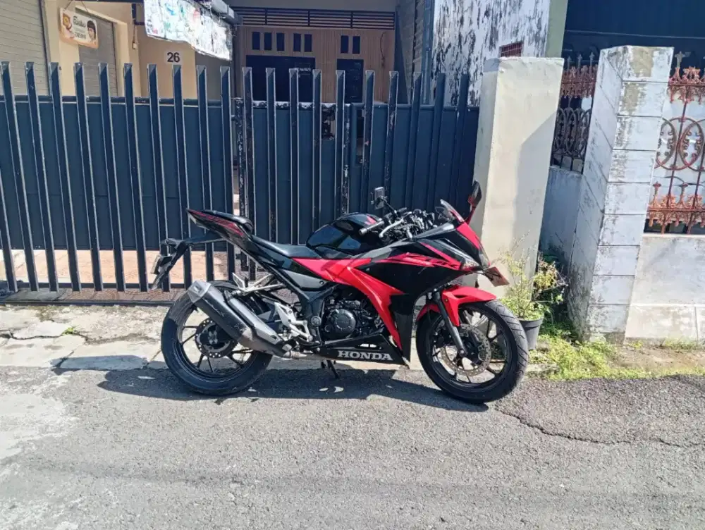 CBR 150R 2017 HITAM MERAH RARE