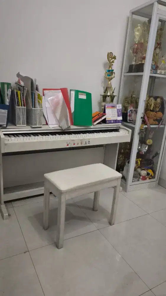 Piano yamaha kondisi masih sangat bagus