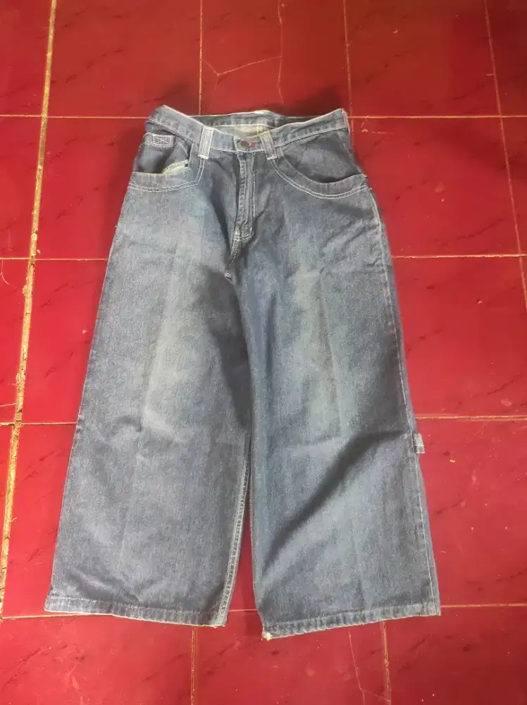 Celana levis gombrang