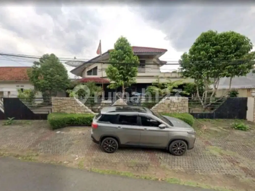 Rumah Besar Lokasi Strategis di Matraman Jaktim