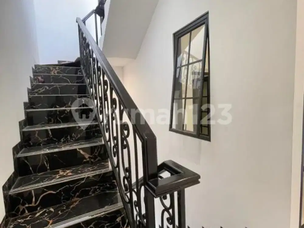 Rumah Like New di Permata 2 Residence Jagakarsa Jaksel