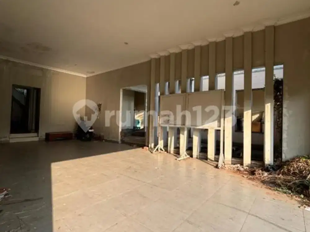 Rumah Ada Kolam Renang di Kota Wisata Cibubur