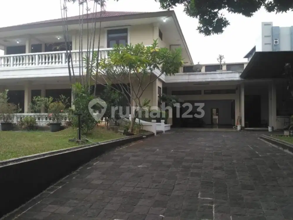 Rumah Besar di H Nawi Dekat Pondok Indah Jaksel