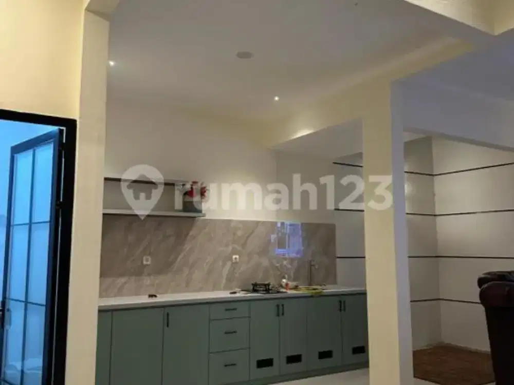Rumah Posisi Boulevard di Cibubur Country