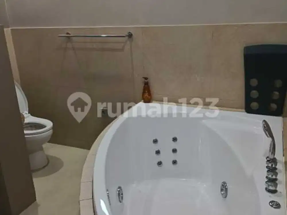 Rumah Besar Siap Huni di Cinere Depok