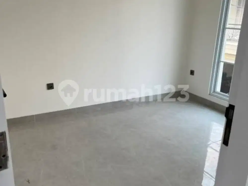 Rumah Primary Posisi Hook Dalam Cluster di Cinere