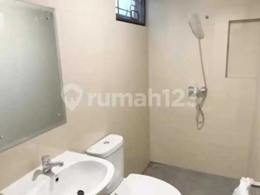 Rumah Smart Home 3 Lantai di Kota Wisata Cibubur