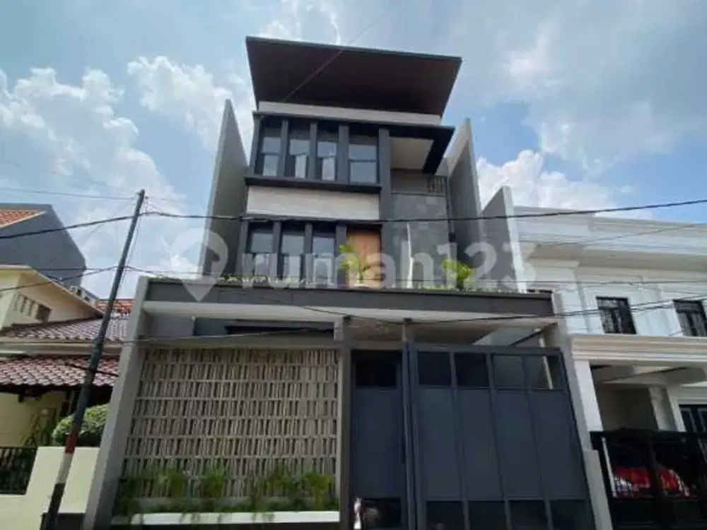 Rumah 3 Lantai di Kawasan Elit Pondok Indah Jaksel