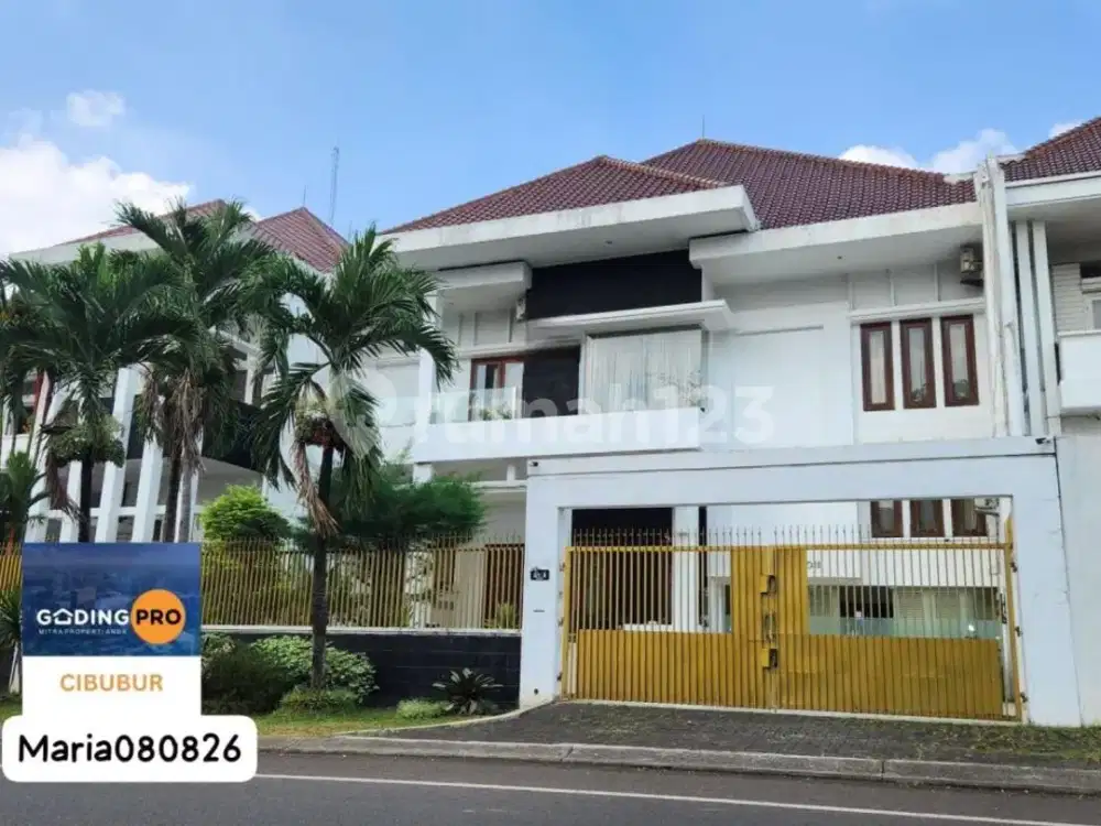 Rumah Besar di Boulevard Kota Wisata Cibubur