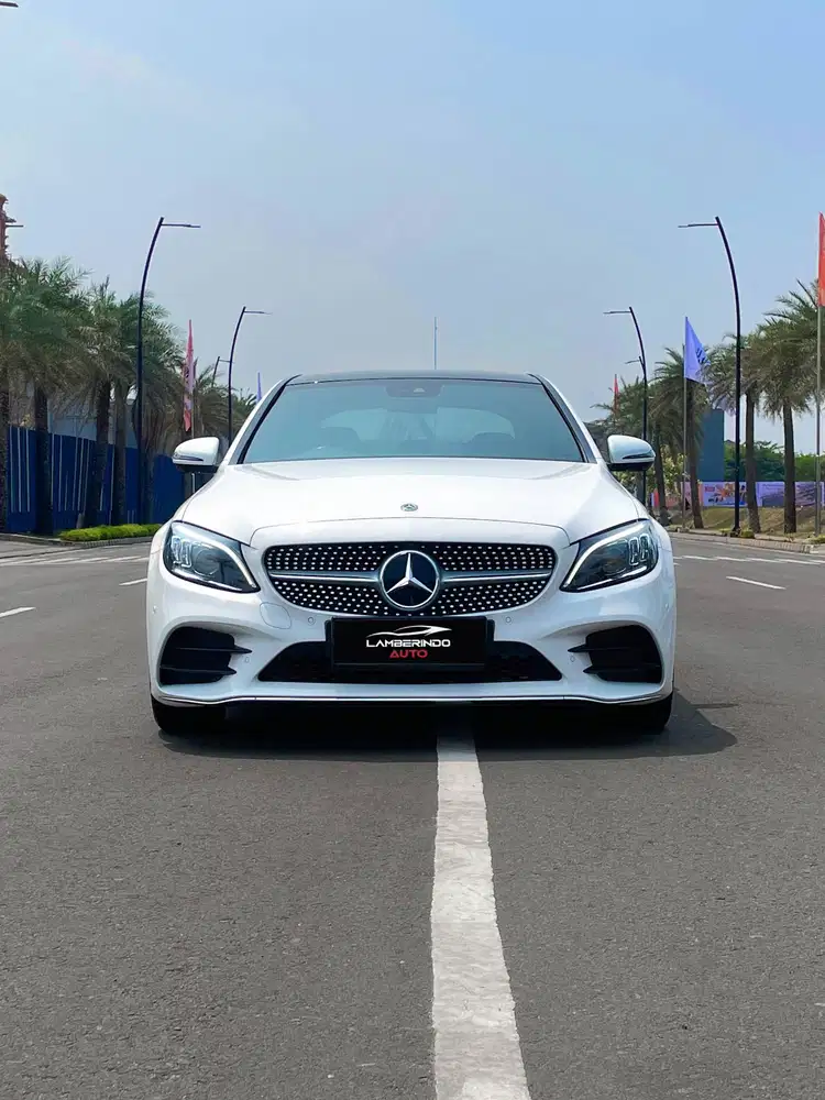 MERCEDES BENZ C300 AMG LINE 2019 PUTIH MULUS SEDAN LOW ODO KM RENDAH