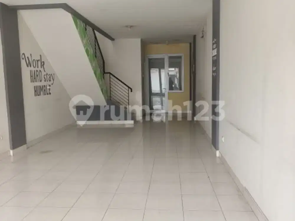 Ruko Daerah Ramai di Boulevard Kota Wisata