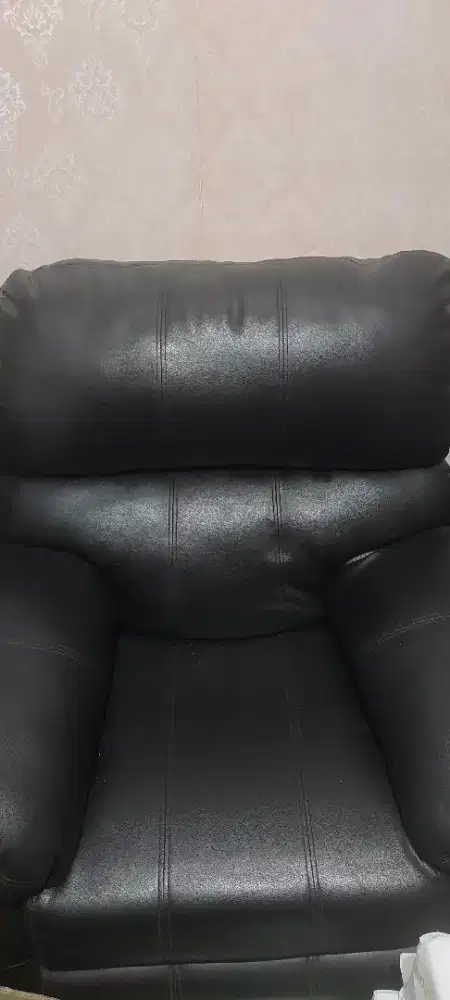 DIJUAL CEPAT - Sofa 1 set (1 Seat Recliner + 1 Seat Non Recliner)