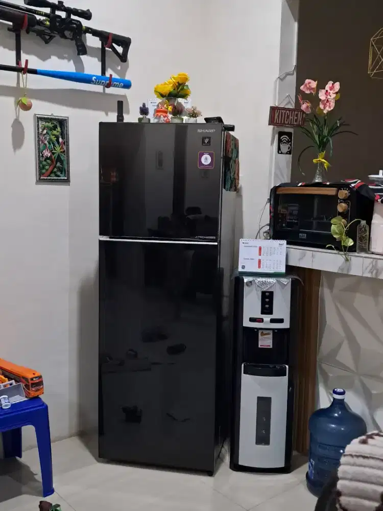 Dijual Kulkas, Aquarium, Sofa kondisi mulus