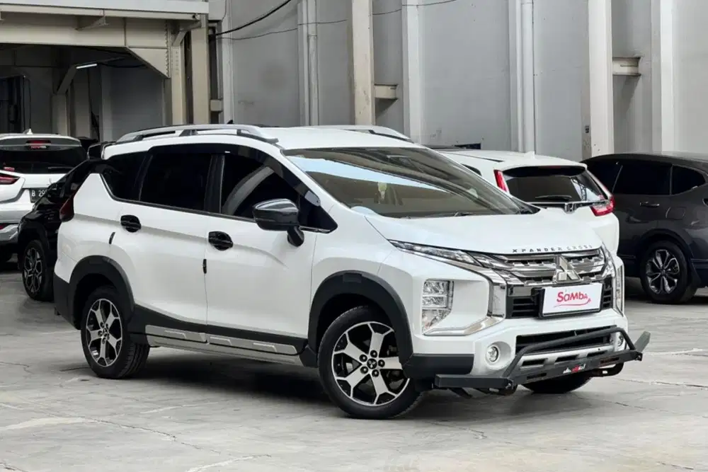 XPANDER CROSS PREMIUM PACKAGE AT 2021 LOW KM