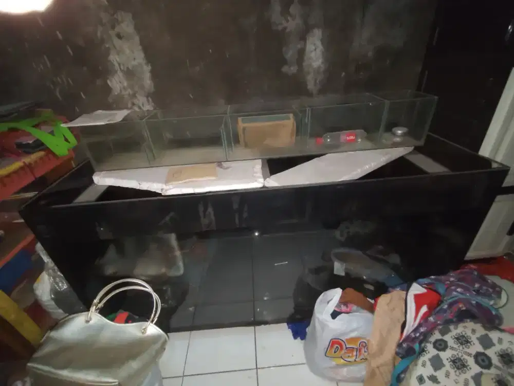 AKUARIUM BESAR (LUPA UKURAN)