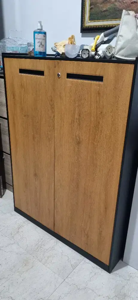 Meja besi 2 pintu