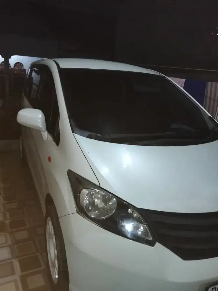 Jual cepat. Honda Freed mesin sangat bagus dan body mulus