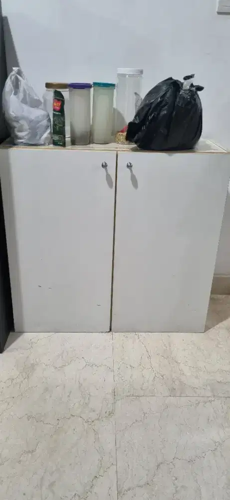 Lemari kayu ikea