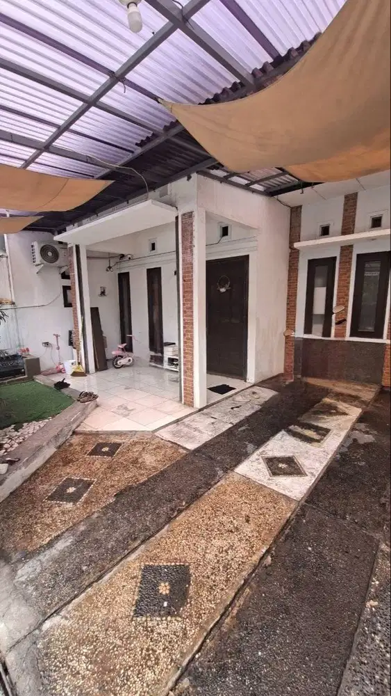 Rumah aman nyaman di taman holis indah
