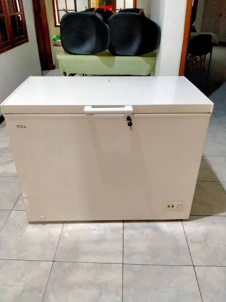 Chest Freezer TCL Kapasitas 350 Liter Istimewa