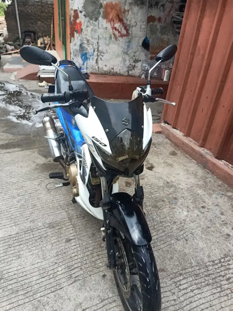 satria fu 150 biru putih