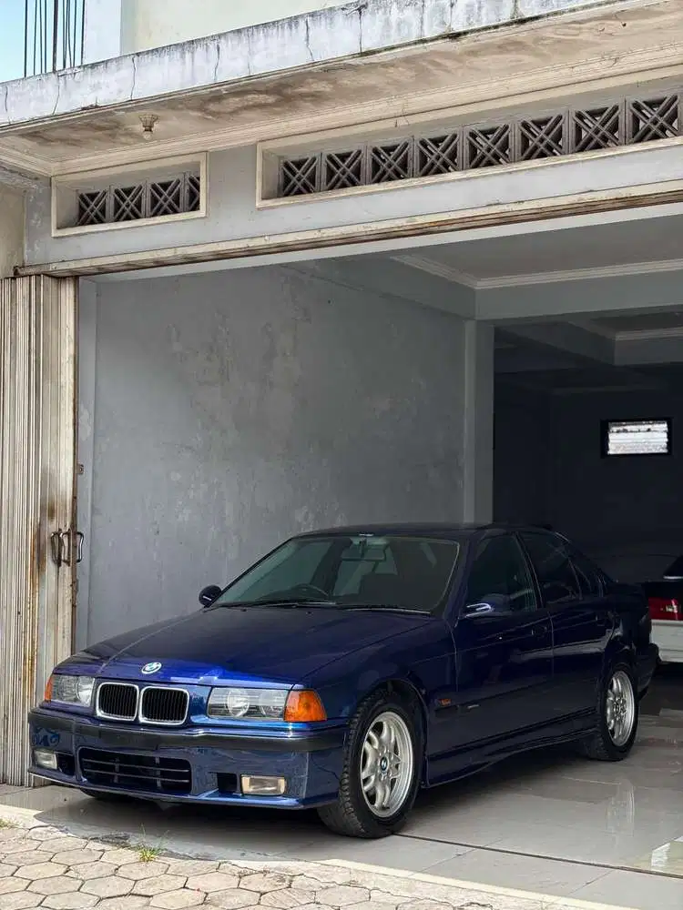 BMW 320i 1994 Bensin