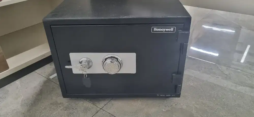 Brangkas Besi Honeywell