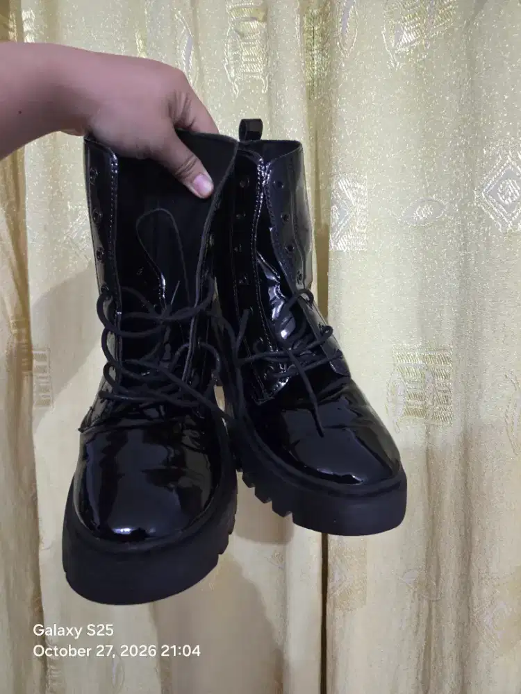 Sepatu booth mewah size 39 harga nett