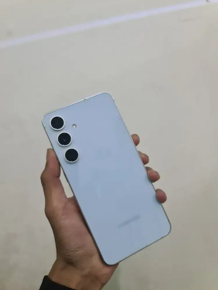 Samsung S24 FE 5G 8/256GB istimewa