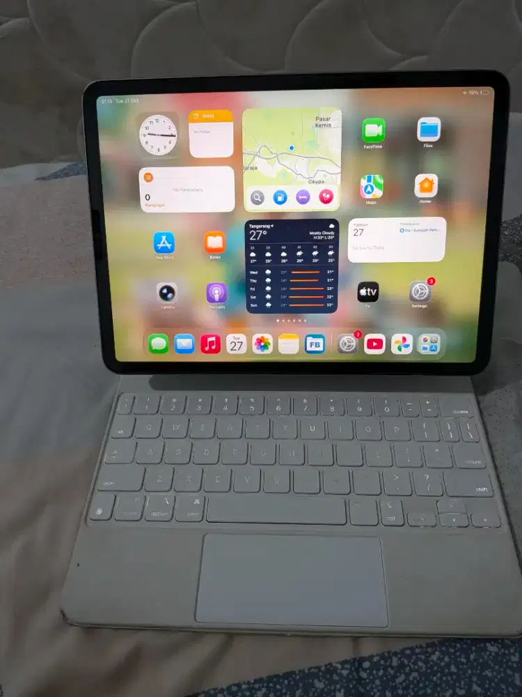 Ipad Pro M2 11 dan Apple Magic Keyboard