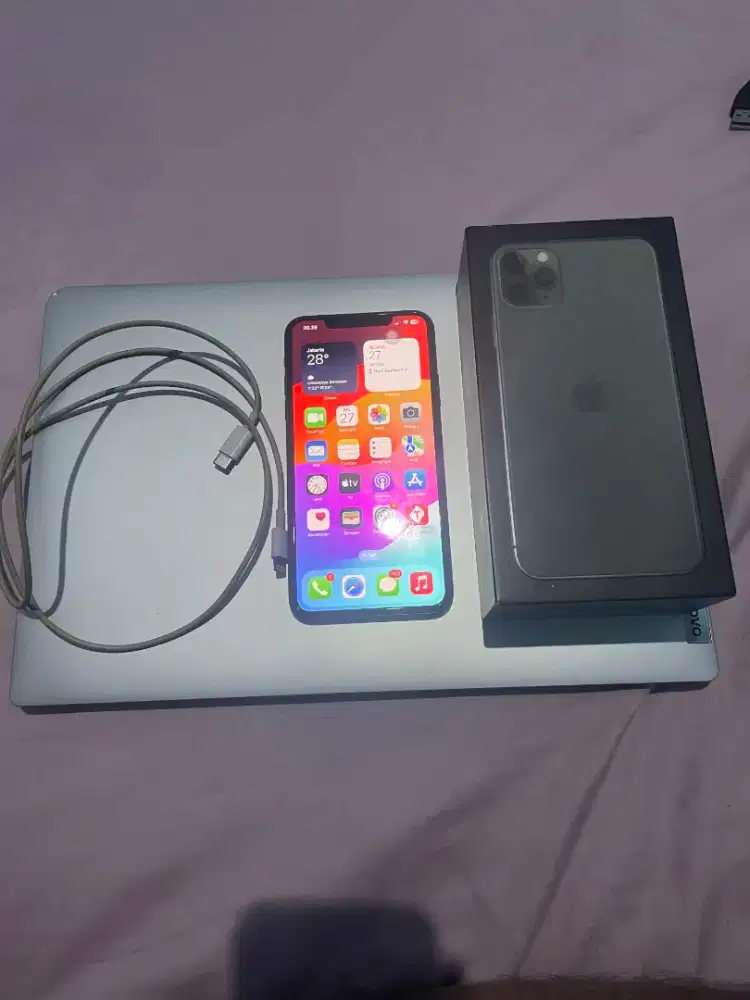 iPhone 11 pro max 256 GB midnight green ex digimap
