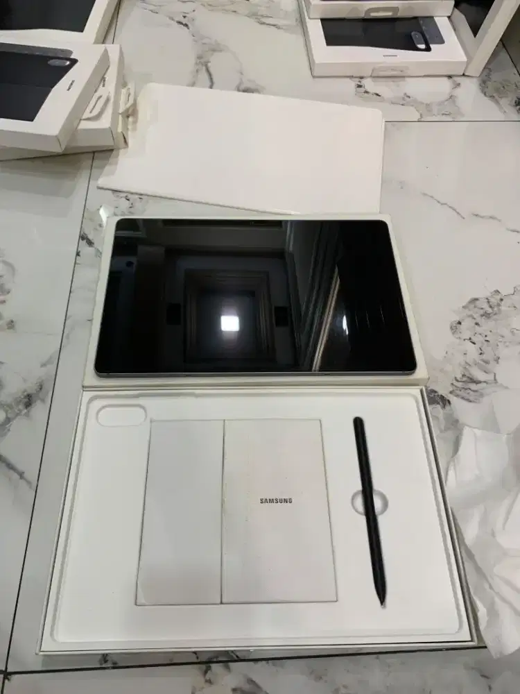 Di jual tab Samsung galaxy tab S9 FE + 5G