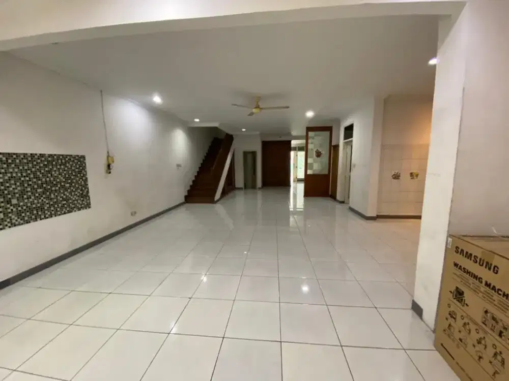 Dijual Rumah Camar Elok PIK1, Uk. 10x27, 2.5 Lantai, 5 KT, Semi Furnished, Rp 7.1 M
