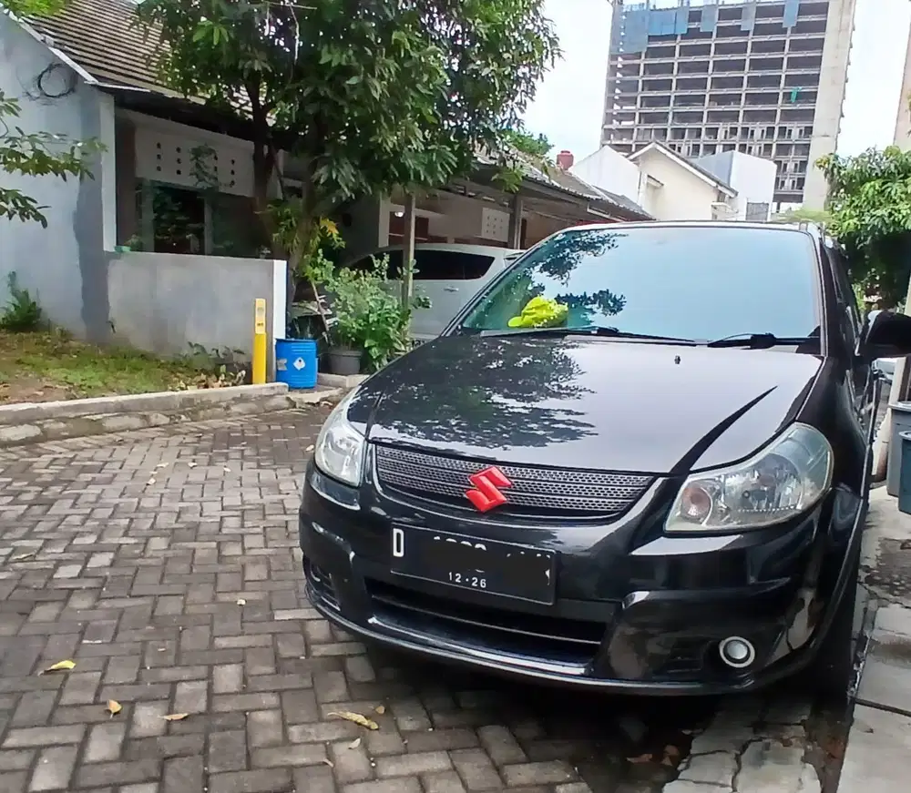 Suzuki sx4 x-over 2008 AT terawat mulus hitam