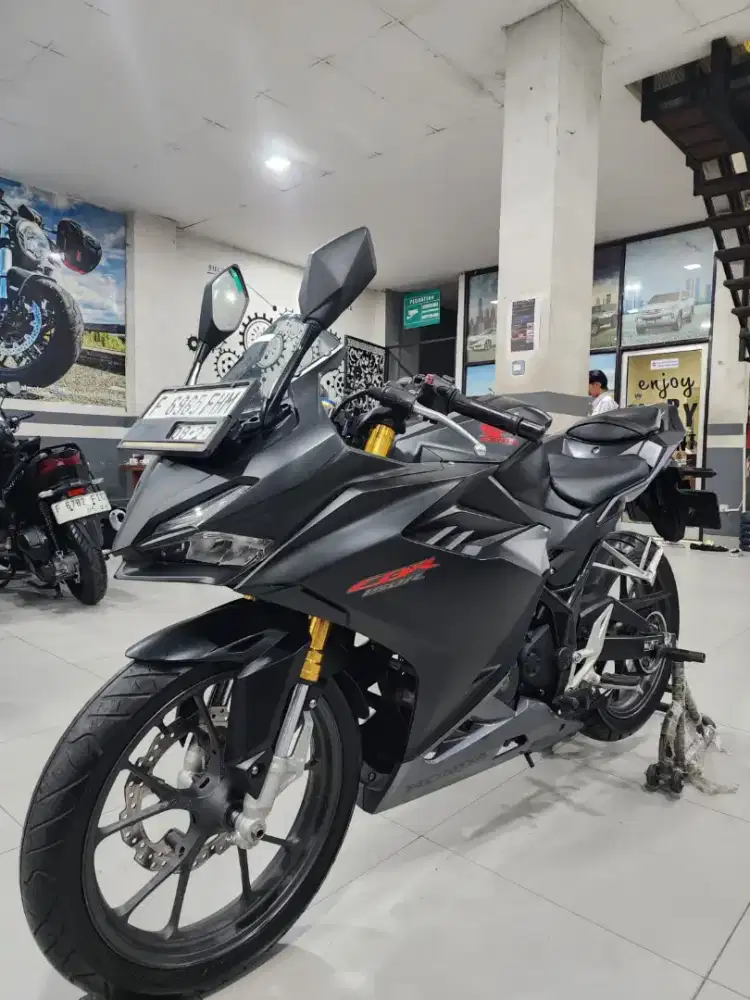 READY CBR 150R 2022KM LOW