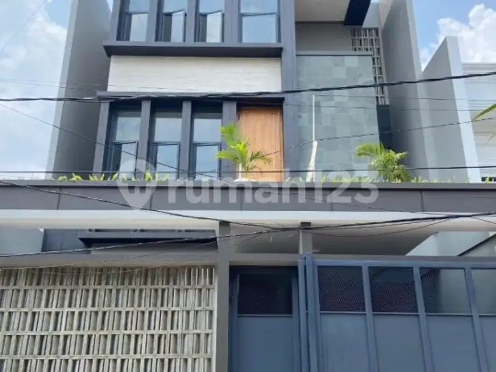 Dijual Rumah Siap Huni 3 Lantai di Kawasan Elit Pondok Indah Jakarta Selatan