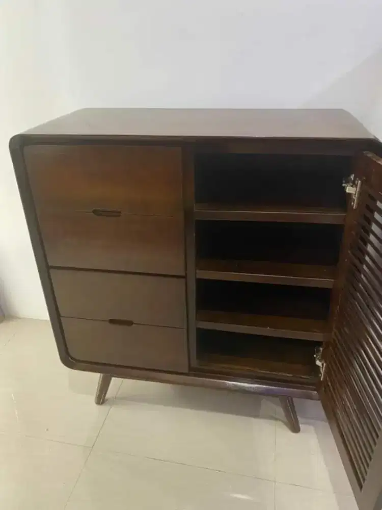 Rak sepatu retro