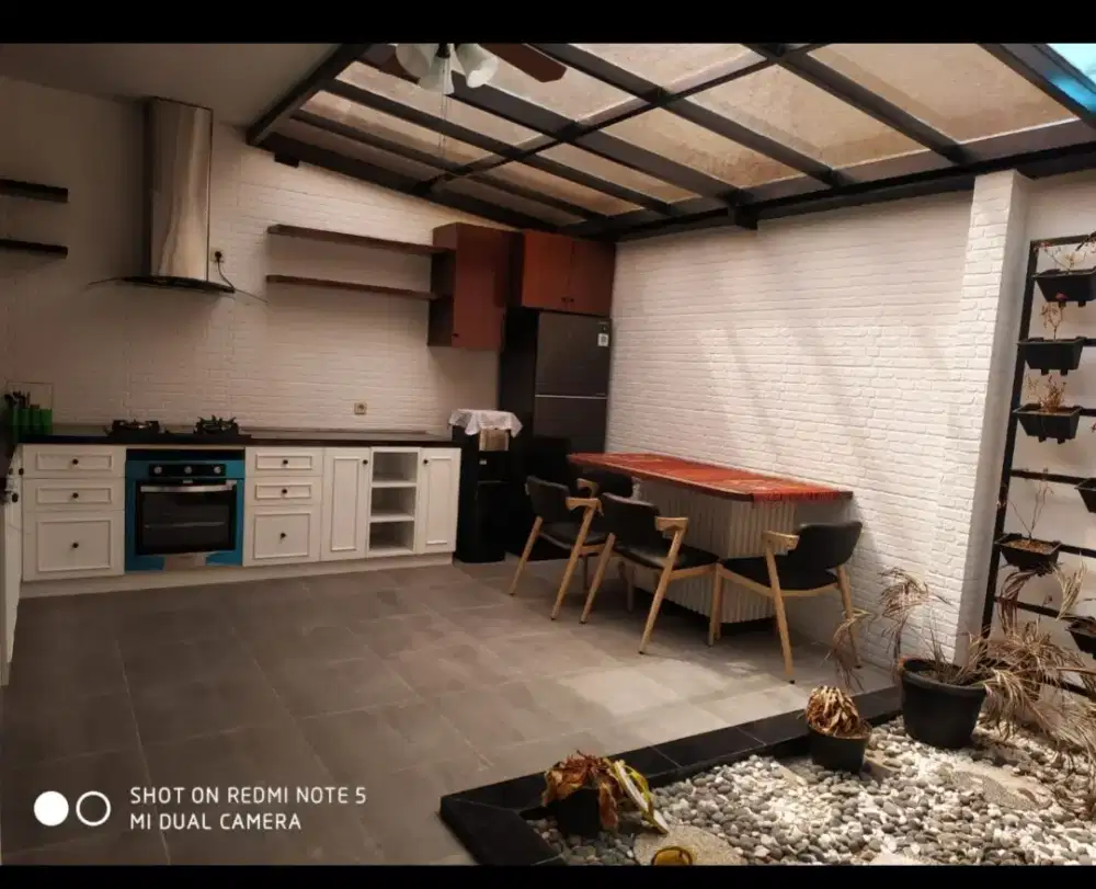 Rumah KBP full furnish+ elektronik interior mewah jual cepat