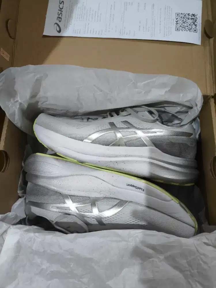 Asics Gel Kayano 33 platinum size 42 used 25k