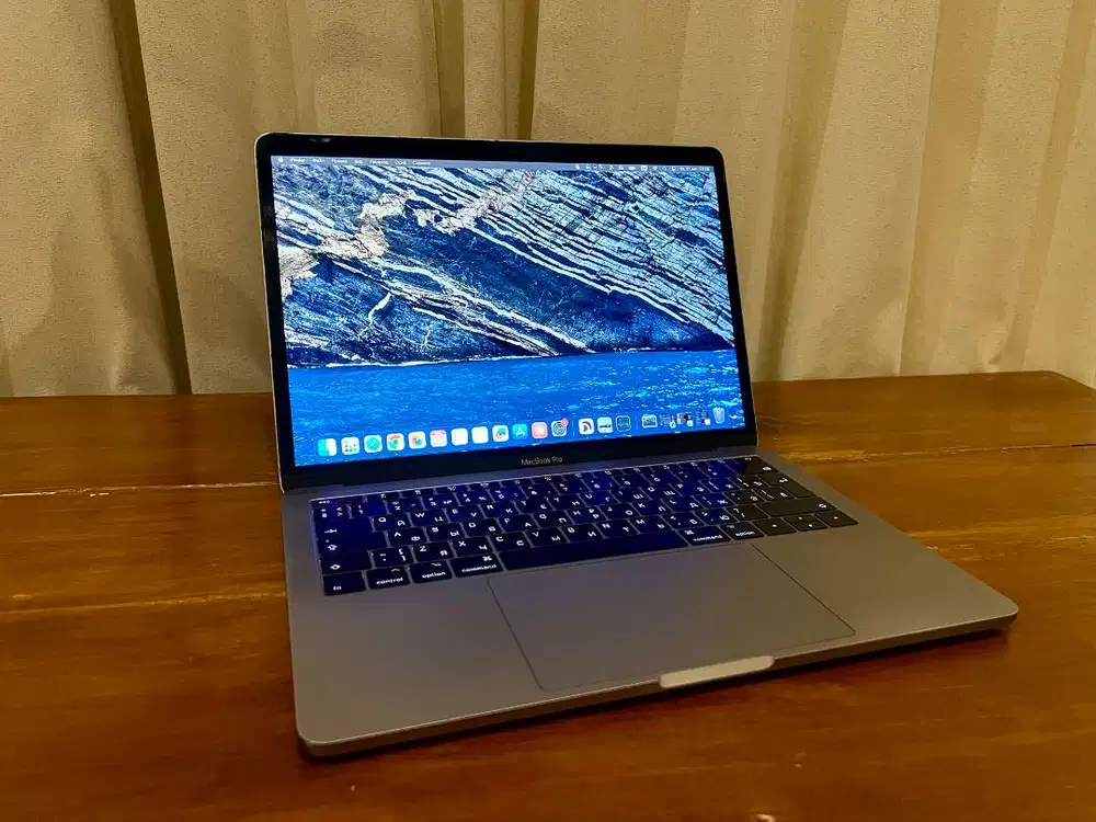 MacBook Pro 13 2017 i5 8GB 128GB Mulus Siap Pakai + Charger Ori