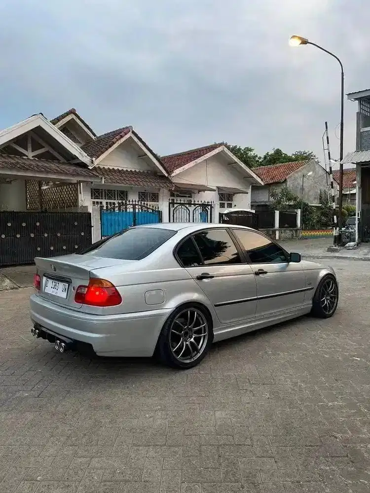 bmw 318i (2001)