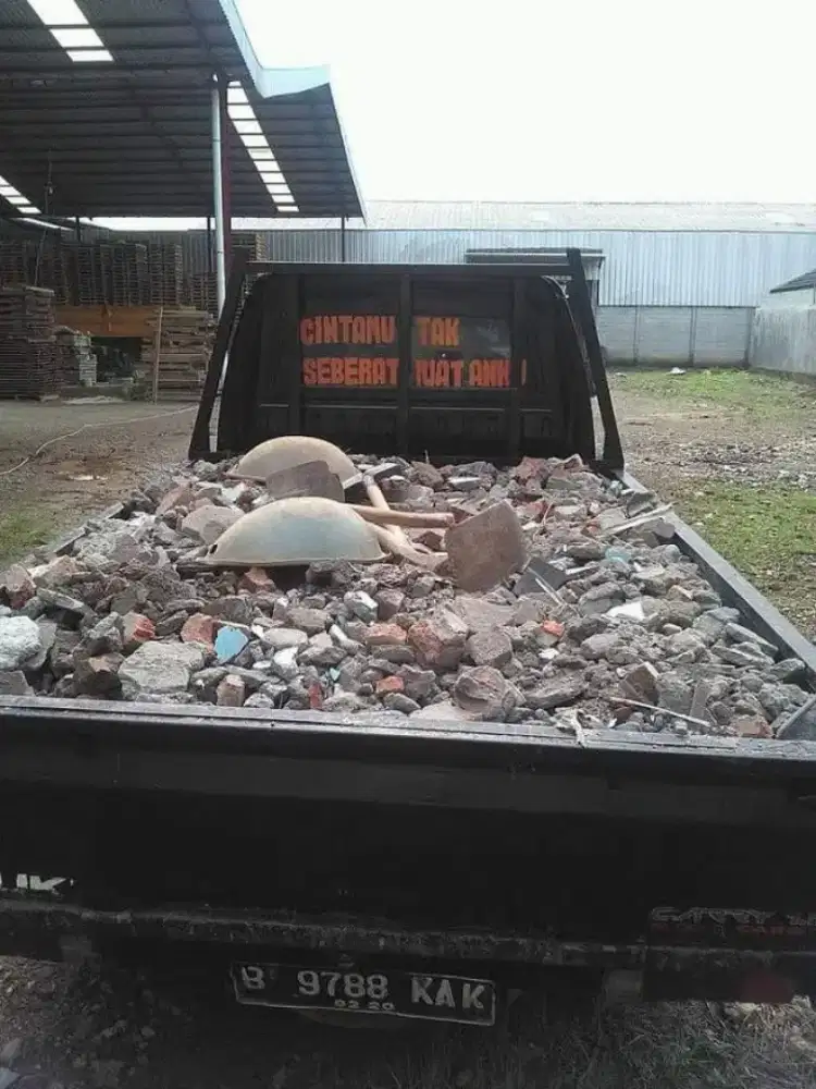 Angkat sampah bangunan puing