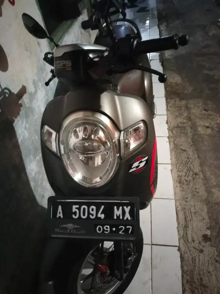 Scoopy abu abu tahun 2017
