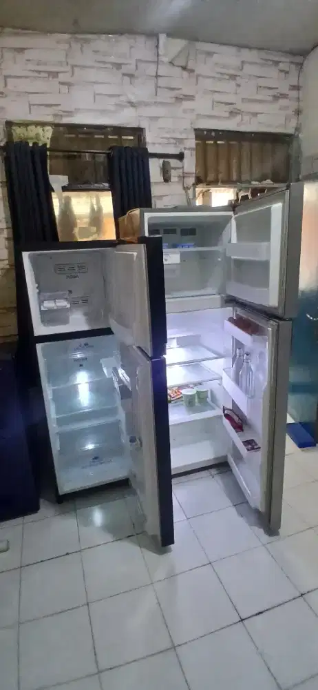 Kulkas LG inverter dan aqua inverter