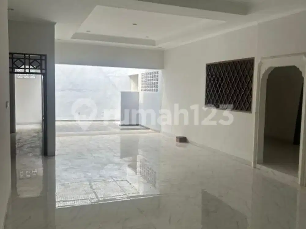 Dijual Rumah Luas di Pulo Gebang Permai - Nyaman untuk Hunian Keluarga