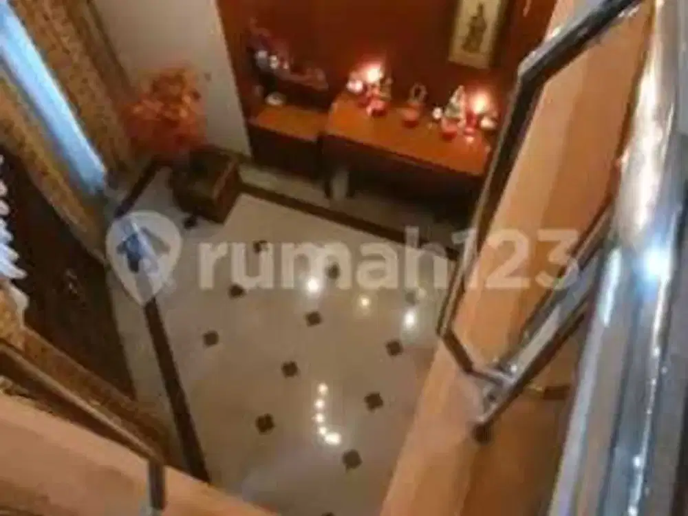 Dijual Lahan +Bangunan Rumah Mewah, Sangat Strategis Pinggir Jalan Zona Niaga dan Komersial Jl Arjuna Jakarta Barat.