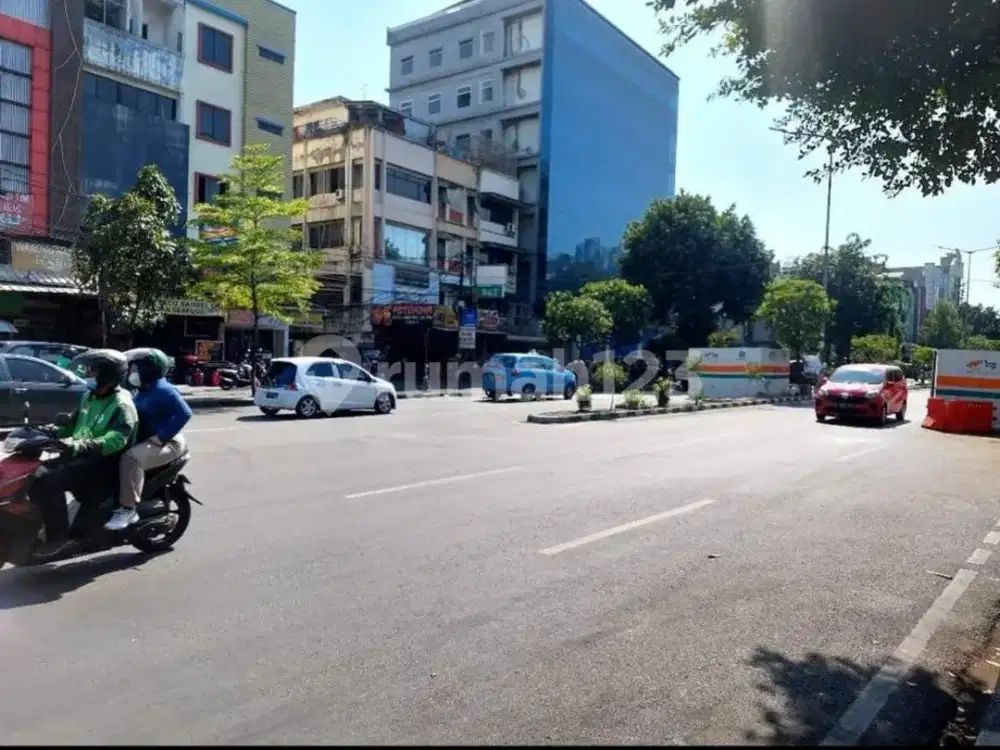 Ruko 4 1/2 di Mangga.besar Raya,Lokasi Super Strategis Tengah Kota